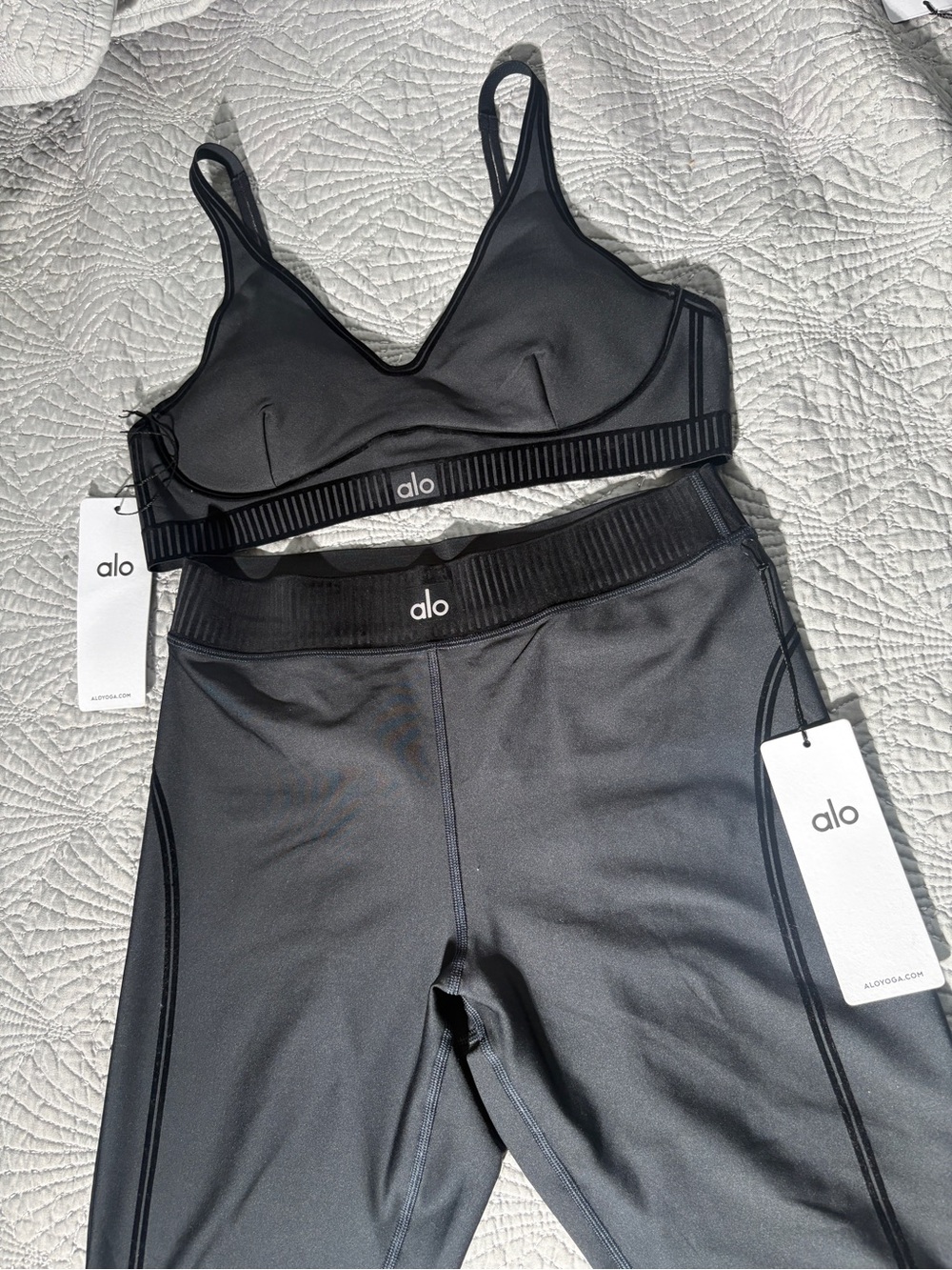 ALO Yoga Black Seamless Sports Bra and Leggings Set